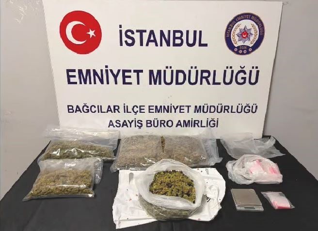 bagcilar-da-is-yerine-uyusturucu-operasyonu-1-kilo-740-gram-esrar-ele-gecirildi