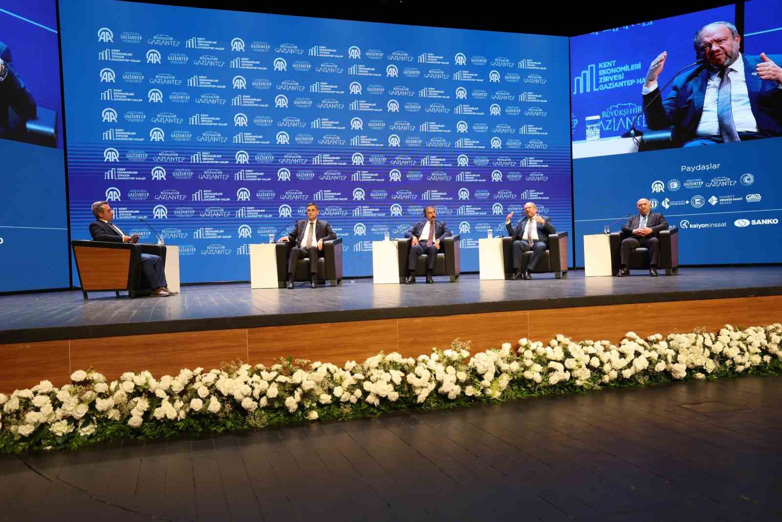 gso-baskani-unverdi-gaziantep-halep-kent-ekonomileri-zirvesi-nde-konustu