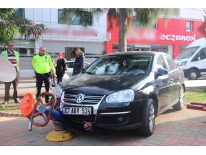Fren Yerine Gaza Basınca Parktan İçeri Girdi, Spor Yapan Kadına Çarptı: 1 Yaralı