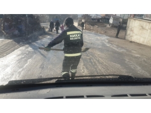 Hakkari Belediyesi Tuzlama Çalışması Yaptı