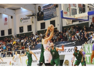 İzmir Derbisinin Galibi Bornova Belediyespor
