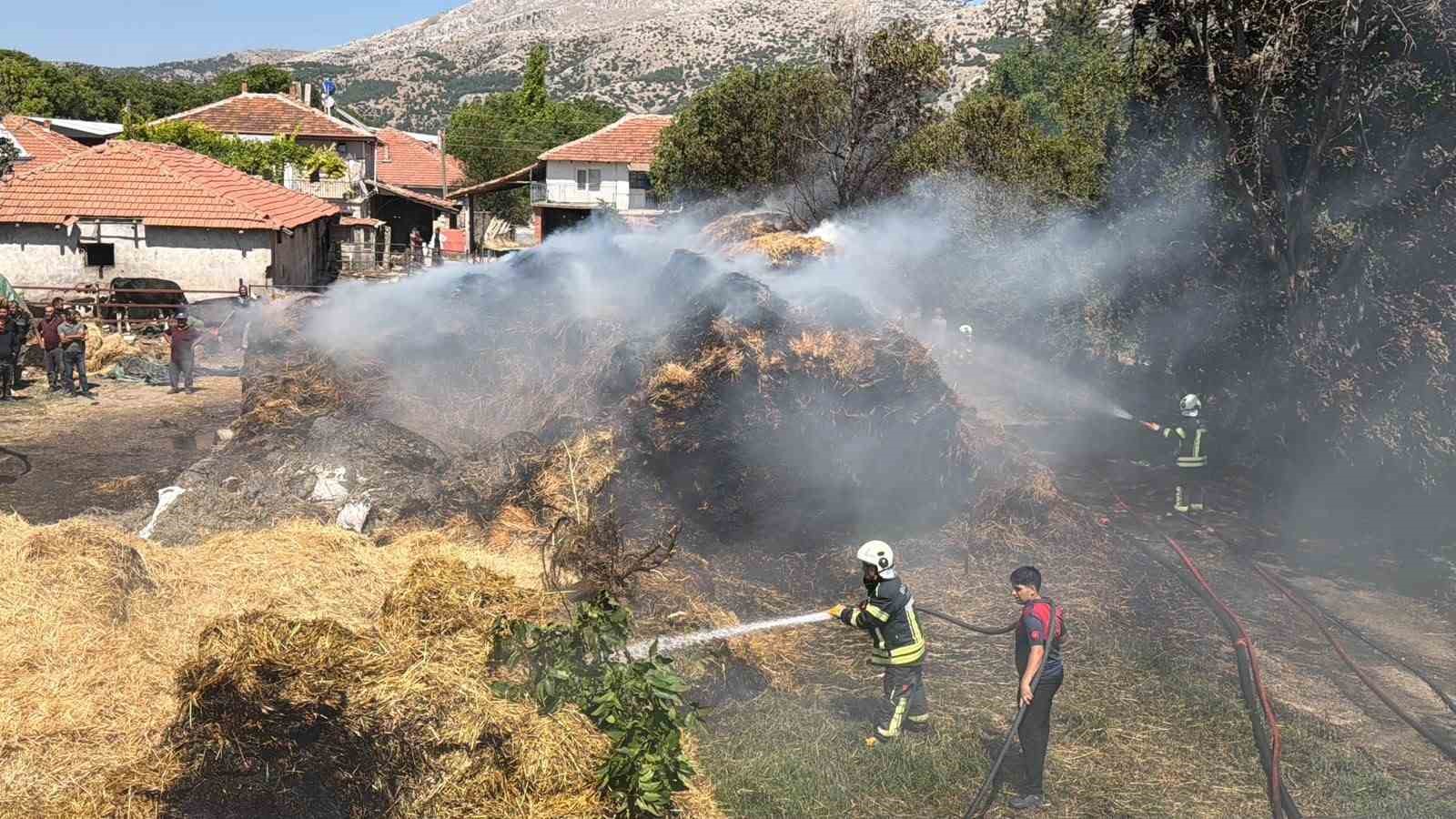 burdur-da-50-ton-balya-yanginda-kul-oldu