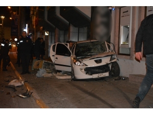 Ayvalık’ta Traktör İle Otomobil Çarpıştı: 5 Yaralı