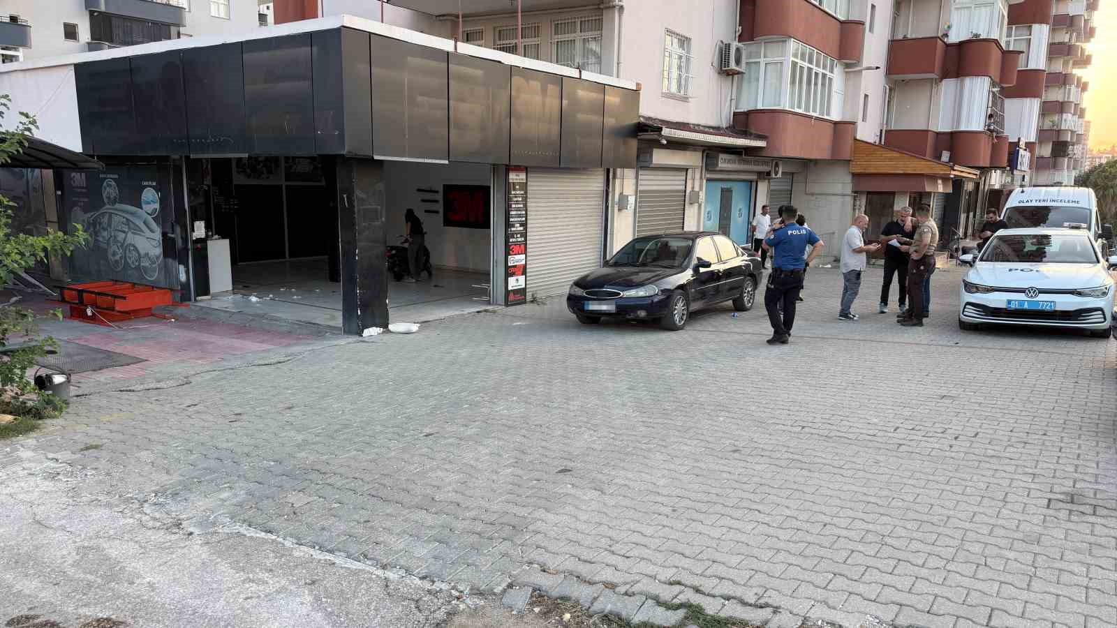 adana-da-alacak-verecek-kavgasi-kanli-bitti-baba-ve-oglu-oldu-anne-yarali
