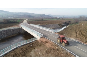 İki Mahalleyi Birbirine Bağlayan Köprü Hizmete Açıldı