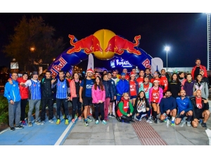 İzmirliler En Uzun Gecede Koştu