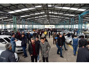 Manisa Açık Oto Pazarına Büyük İlgi