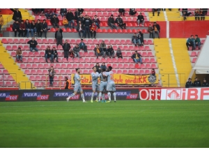 Süper Lig: İm Kayserispor: 1 - Medipol Başakşehir: 2 (İlk Yarı)