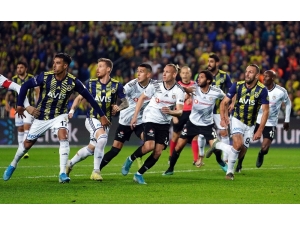 Süper Lig: Fenerbahçe: 2 - Beşiktaş: 1 (İlk Yarı)