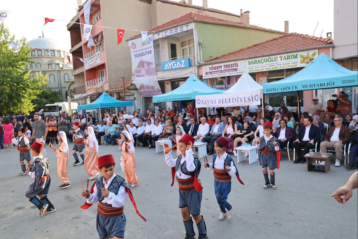 30-kizilcaboluk-kultur-sanat-tekstil-ve-moda-festivali-coskuyla-basladi
