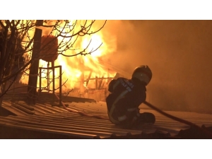 Bursa’da Korkutan Yangın, 3 Fabrika Küle Döndü