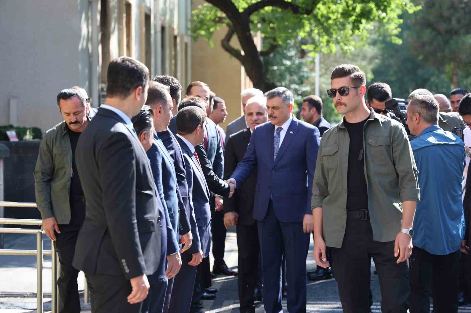 icisleri-bakani-ciftci-diyarbakir-valiligine-ziyarette-bulundu