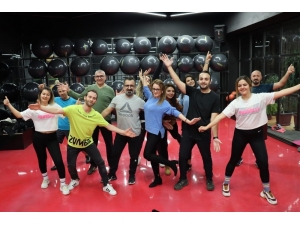 Obeziteye Zumba Yaparak Dikkat Çektiler