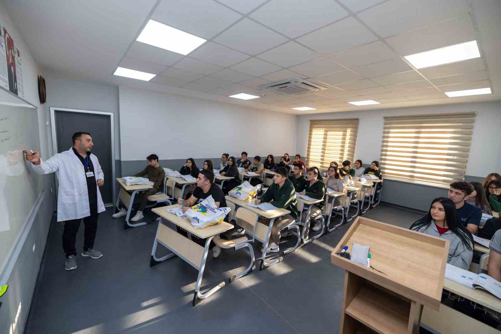 mersin-de-ucretsiz-lgs-ve-yks-kurslari-icin-on-kayitlar-suruyor