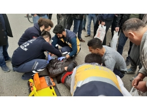 Motosiklet Otomobile Arkadan Çarptı: 1 Yaralı