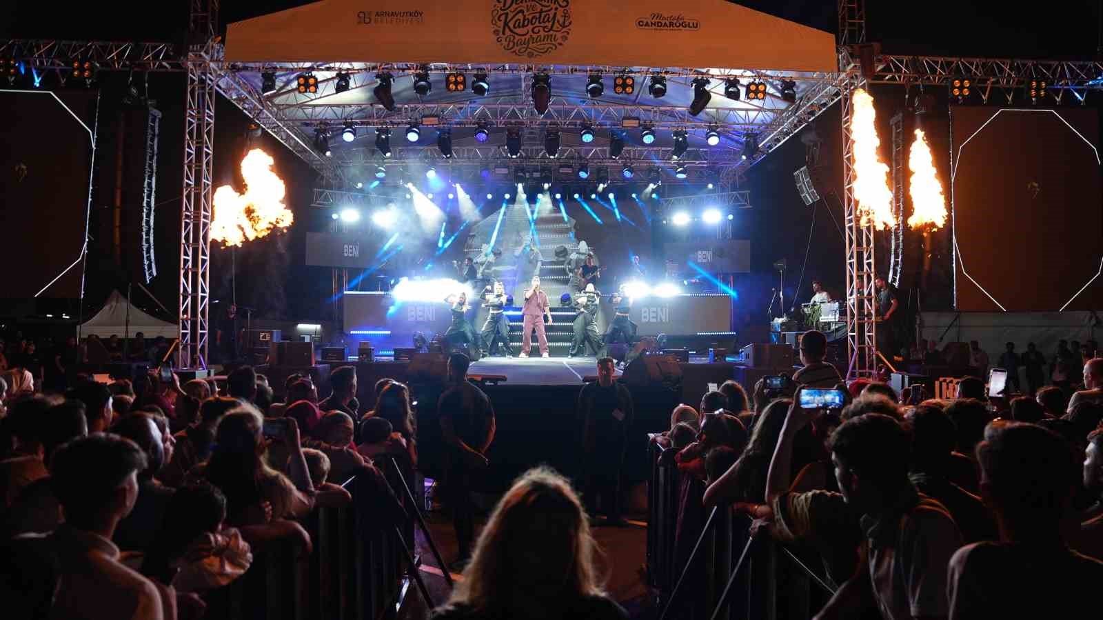 karaburun-da-denizcilik-ve-kabotaj-bayrami-coskuyla-kutlandi
