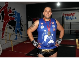 Ringde Rakipleriyle Hastanede Kanserle Savaştı