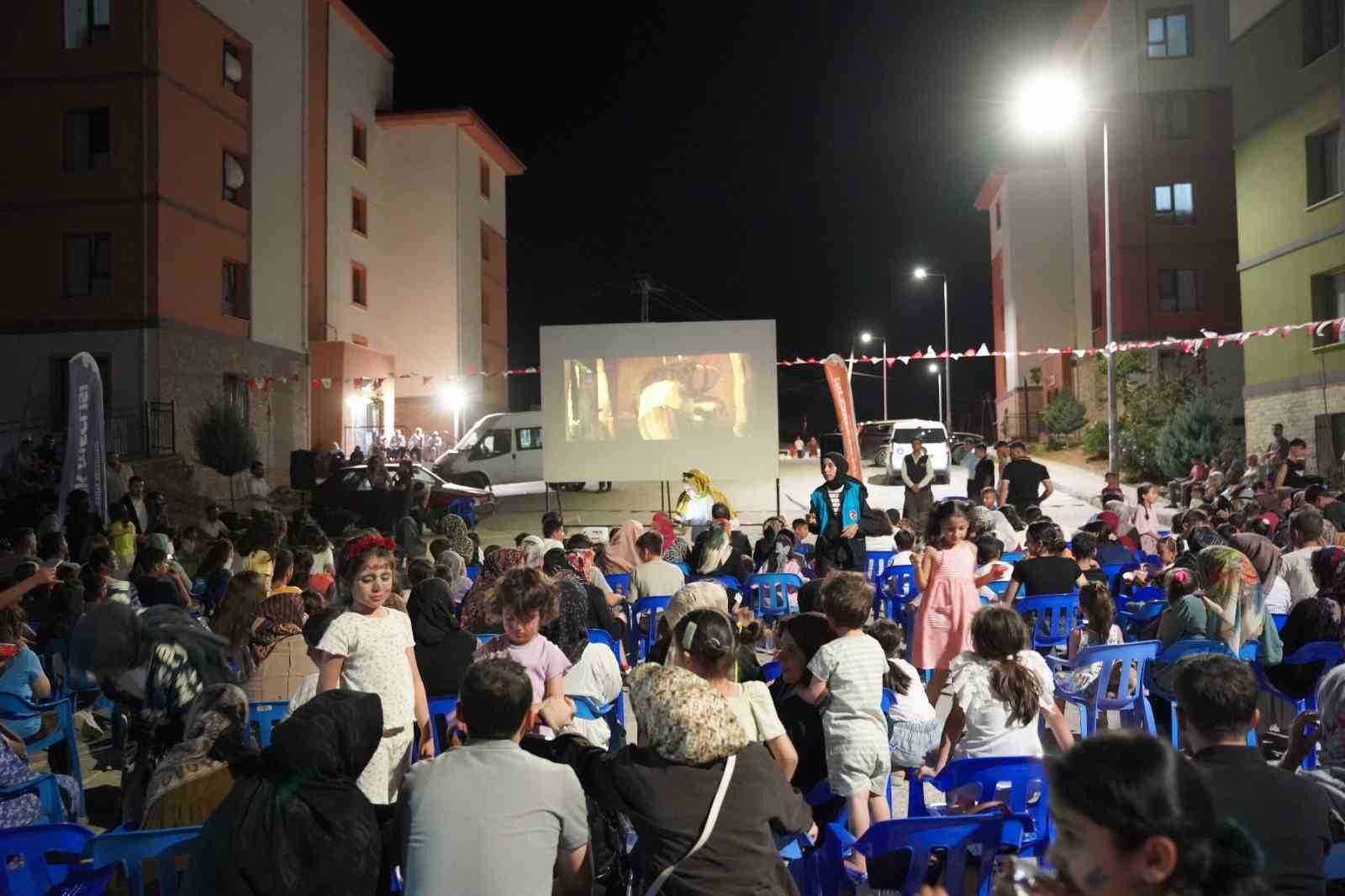 kahta-belediyesi-nden-cocuklara-unutulmaz-sinema-gecesi