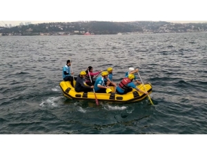 Lodosta Mahsur Kalan Balıkçıyı Raftingciler Kurtardı