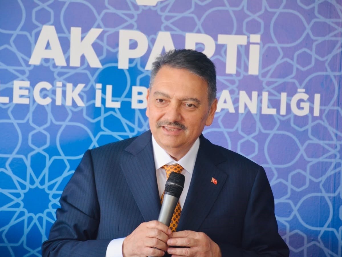 ak-parti-genel-baskan-yardimcisi-ogutken-ak-parti-mizin-bayragini-goklere-cikartmaya-calistik
