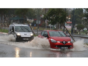 Antalya’da Sağanak Ve Fırtına