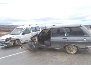 Hisarcık’ta Trafik Kazası: 1 Ölü, 2 Yaralı