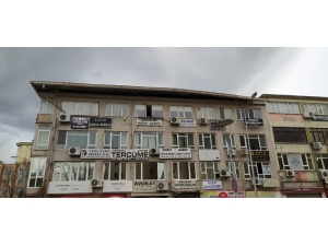 Bursa’da Şiddetli Lodos Sonucu İş Hanının Çatısı Sarktı