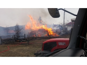 Tosya’da Çıkan Yangında 1 Ev Küle Döndü