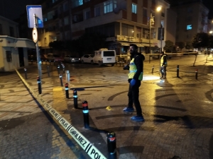 Maskeli İki Kişi Sokaktaki Gençlere Kurşun Yağdırdı: 2 Ağır Yaralı