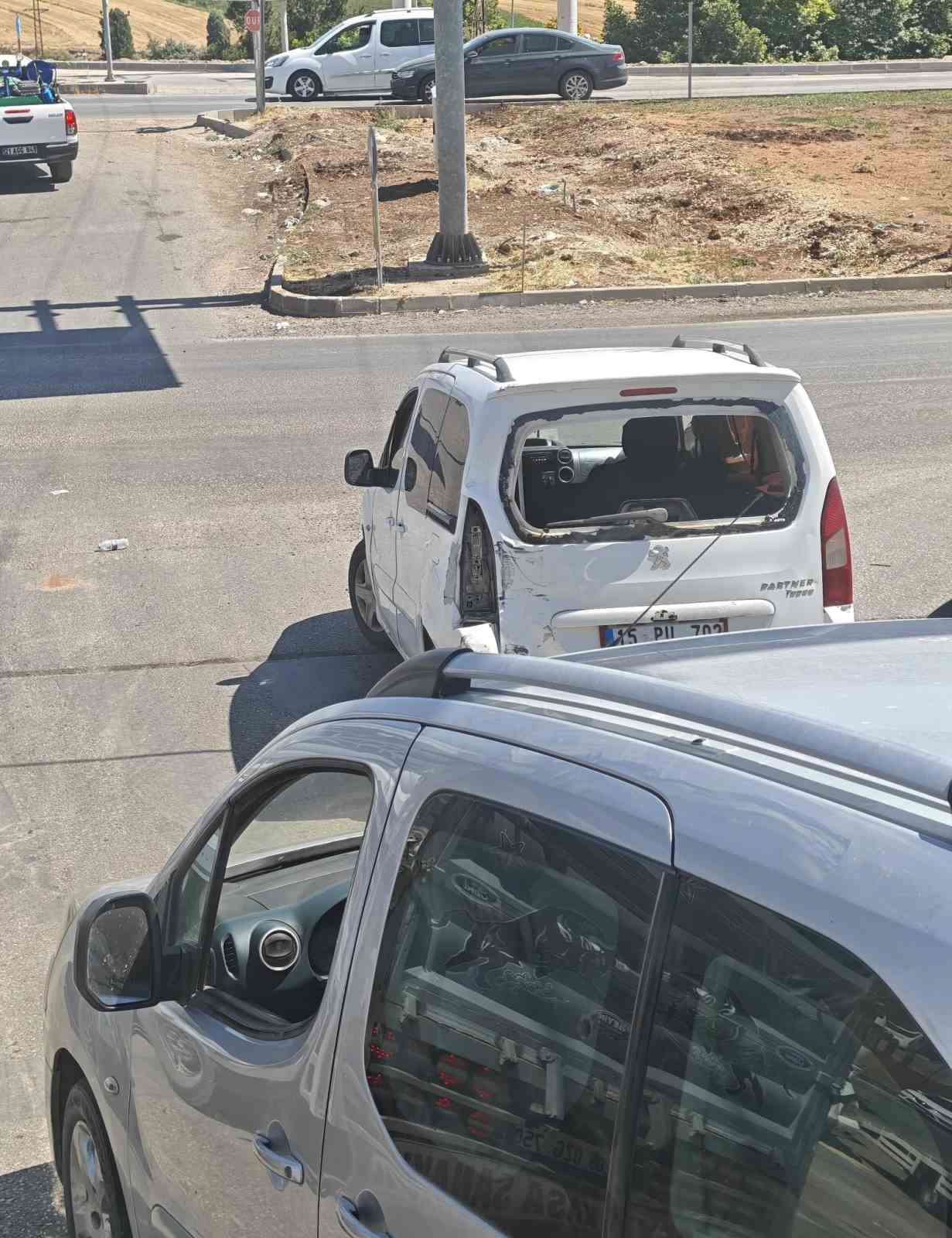 diyarbakir-da-trafik-kazasi-2-yarali