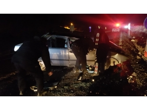 Otomobil Devrildi: 1 Ölü, 4 Yaralı