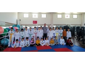 Yunusemre’de Tekvando Kursu Yoğun İlgi Görüyor