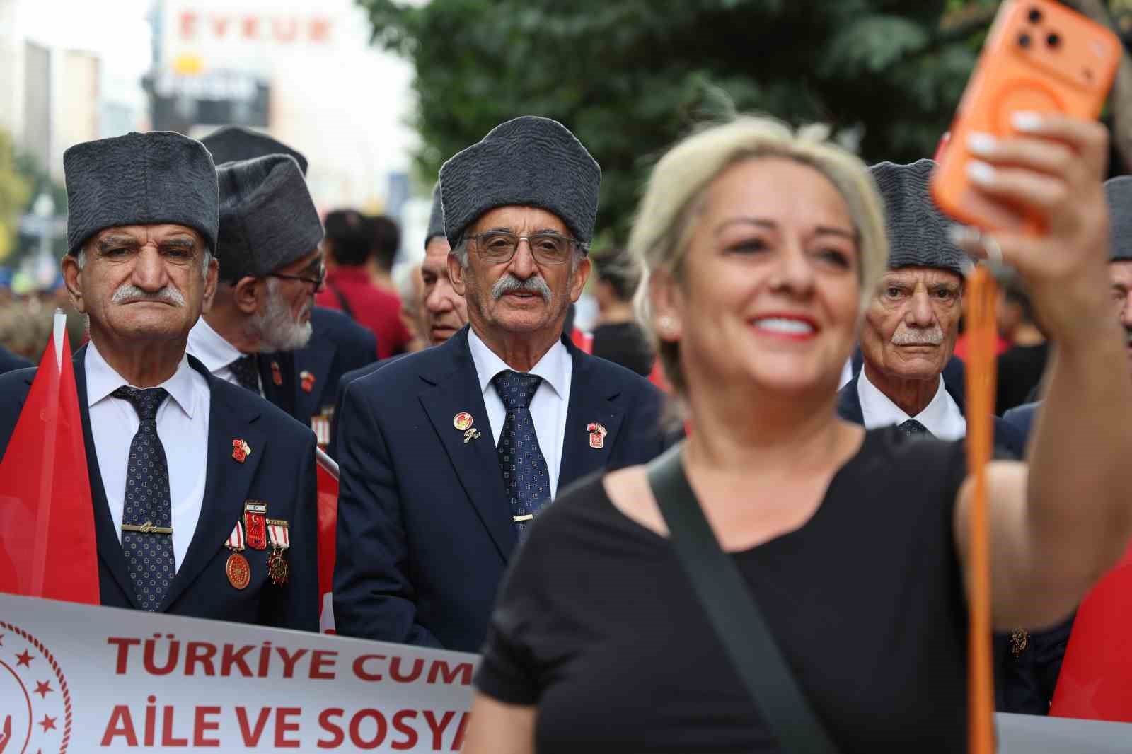 elazig-da-gaziler-gunu-yuruyusu