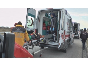 Kontrolden Çıkan Otomobil Şarampole Yuvarlandı: 4 Yaralı