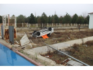 Kontrolden Çıkan Otomobil Bahçeye Yuvarlandı: 1 Ölü