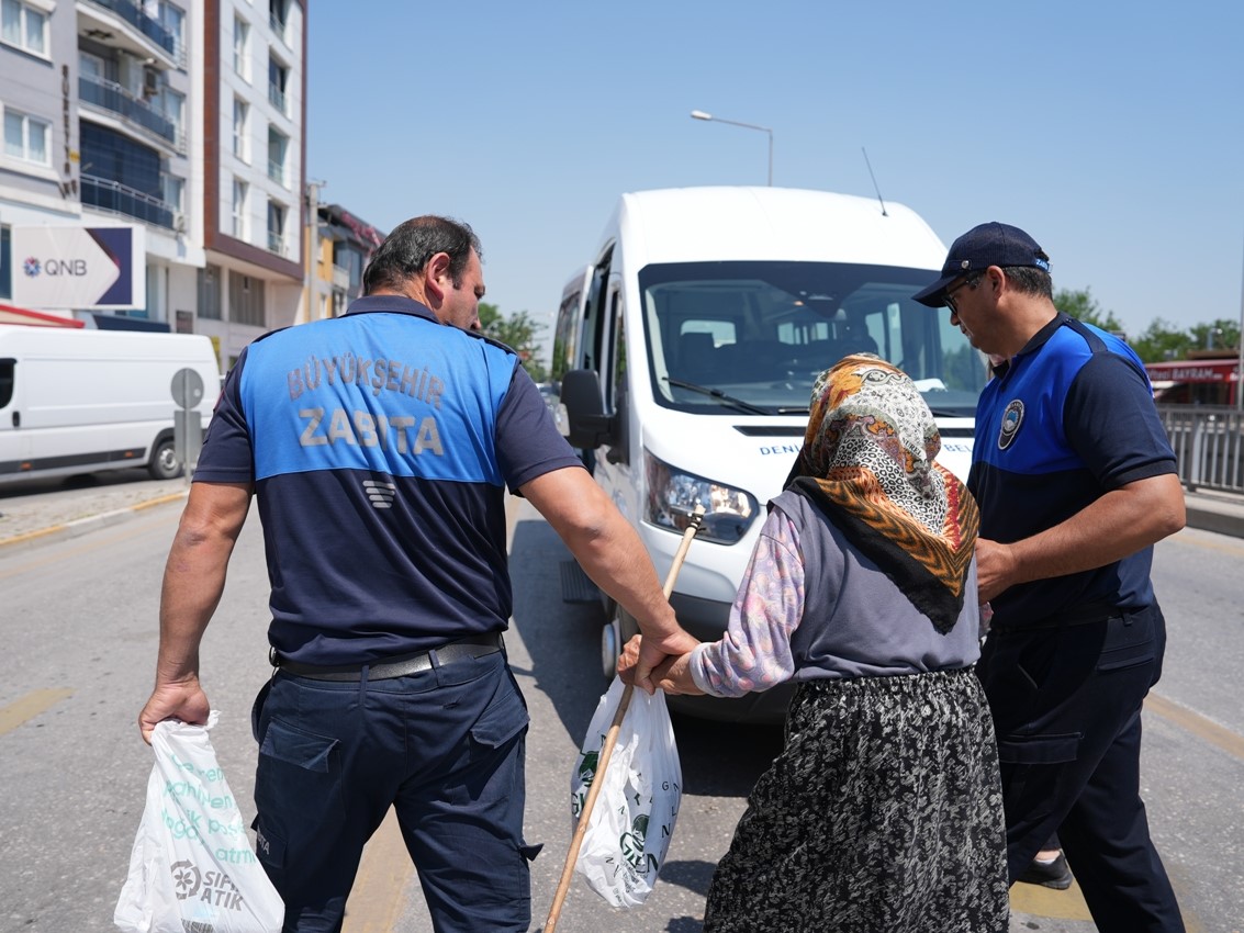 denizli-buyuksehir-zabitasi-dilencilere-gecit-vermiyor