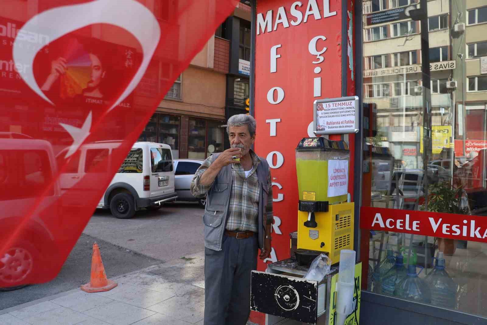 sivas-ta-esnaftan-15-temmuz-sehitleri-hayrina-limonata-ikrami