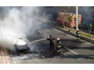Seyir Halindeki Otomobil Cayır Cayır Yandı