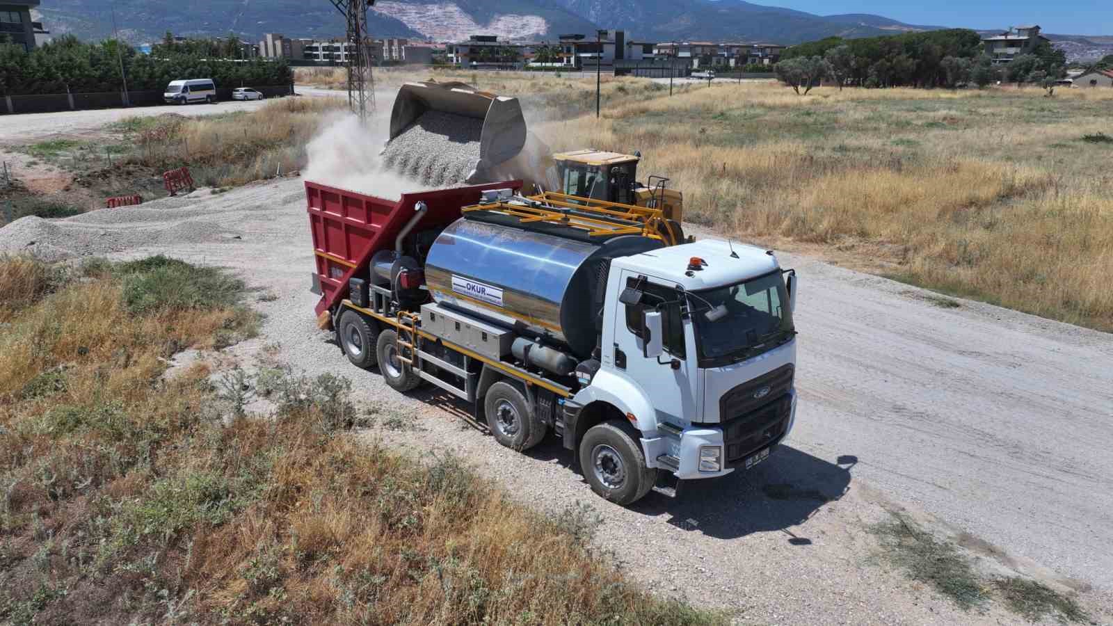 altyapisi-tamamlanan-yollar-asfaltlaniyor