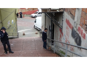 Eşinin İş Yerine Çiçekle Geldi, Kurşun Yağdırdı