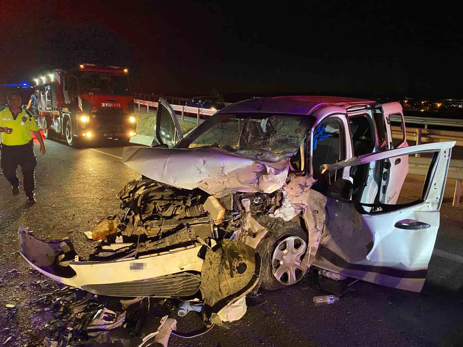 malatya-da-hafif-ticari-arac-otomobille-carpisti-5-yarali