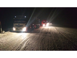 Sivas’ta Kar Yağışı Sürücülere Zor Anlar Yaşattı