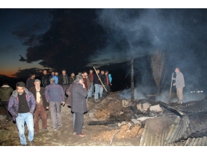 Zihinsel Engelli Çocuk Evlerini Yaktı