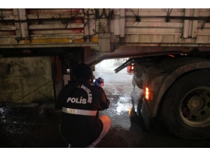 Karayolunda Erkek Cesedi Bulundu