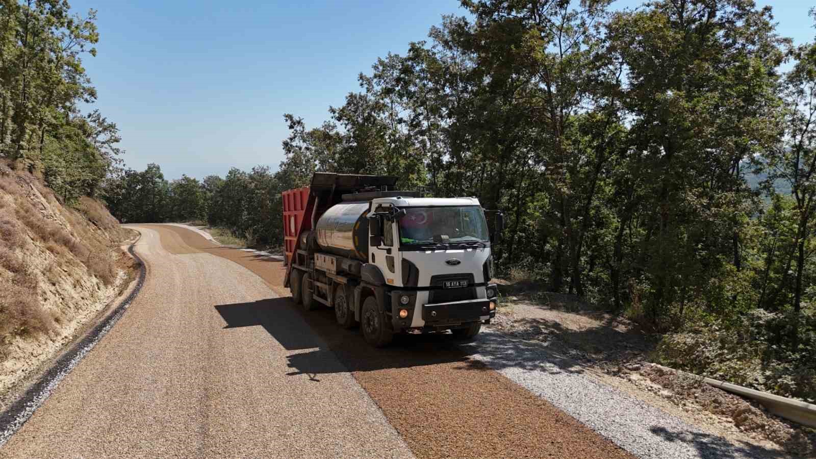 inegol-de-6-kirsal-mahallenin-yolu-yenileniyor