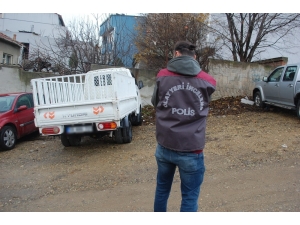 Kamyonete Aldığı Yeni Aküyü Çaldılar