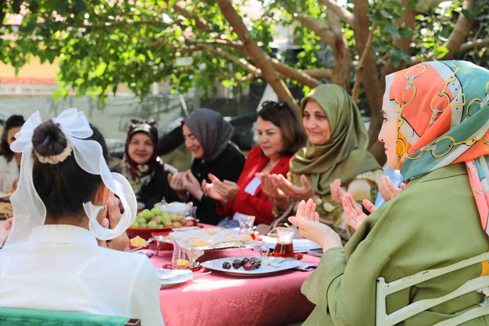 protokol-esleri-koruyucu-aileyi-yalniz-birakmadi