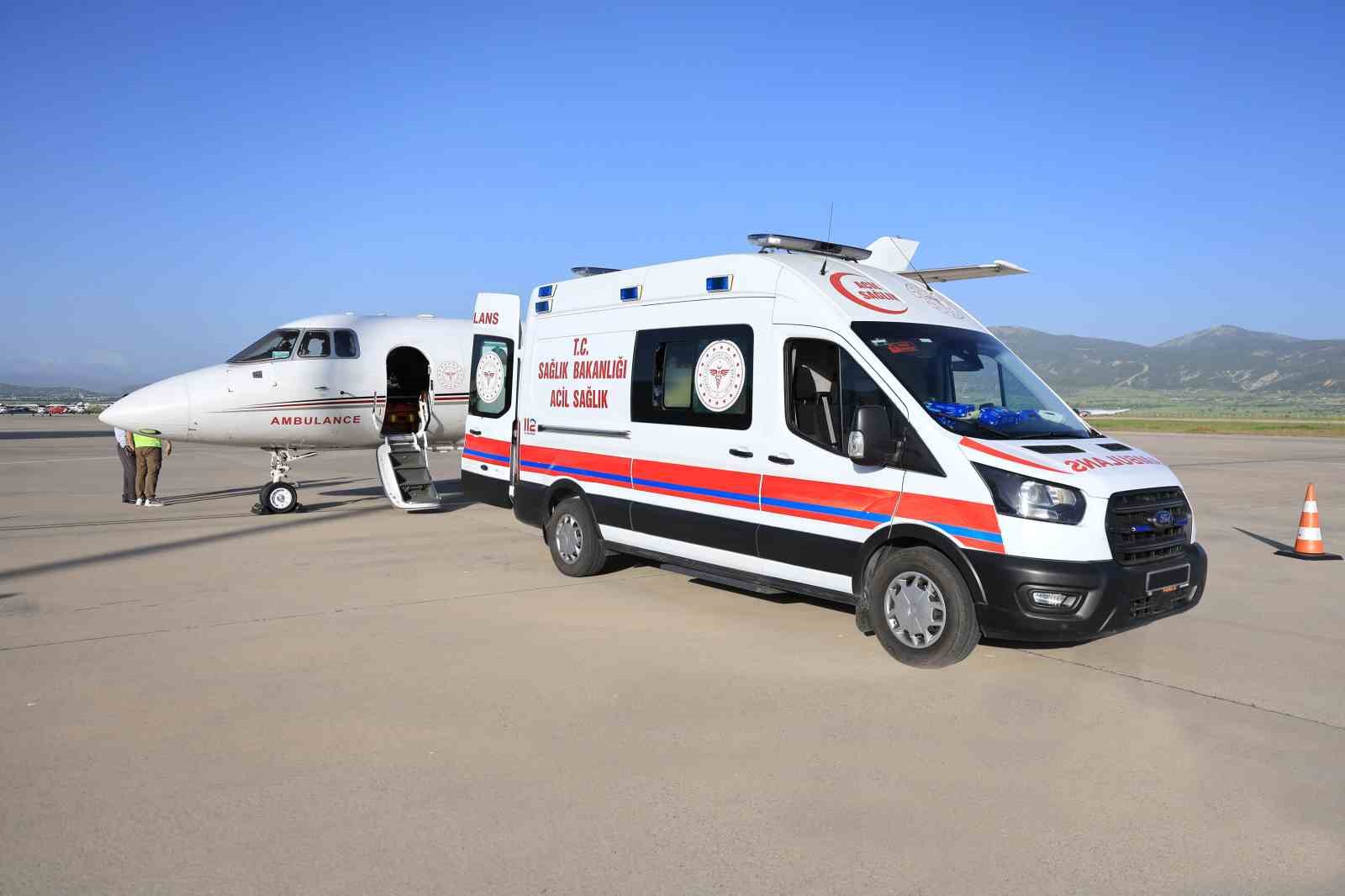 hacda-rahatsizlanan-vatandas-ambulans-ucakla-turkiye-ye-getirildi