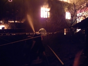 İki Katlı Ahşap Ev Alevlere Teslim Oldu