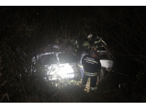 Yoldan Çıkan Otomobil 20 Metre Aşağı Uçtu: 3 Yaralı